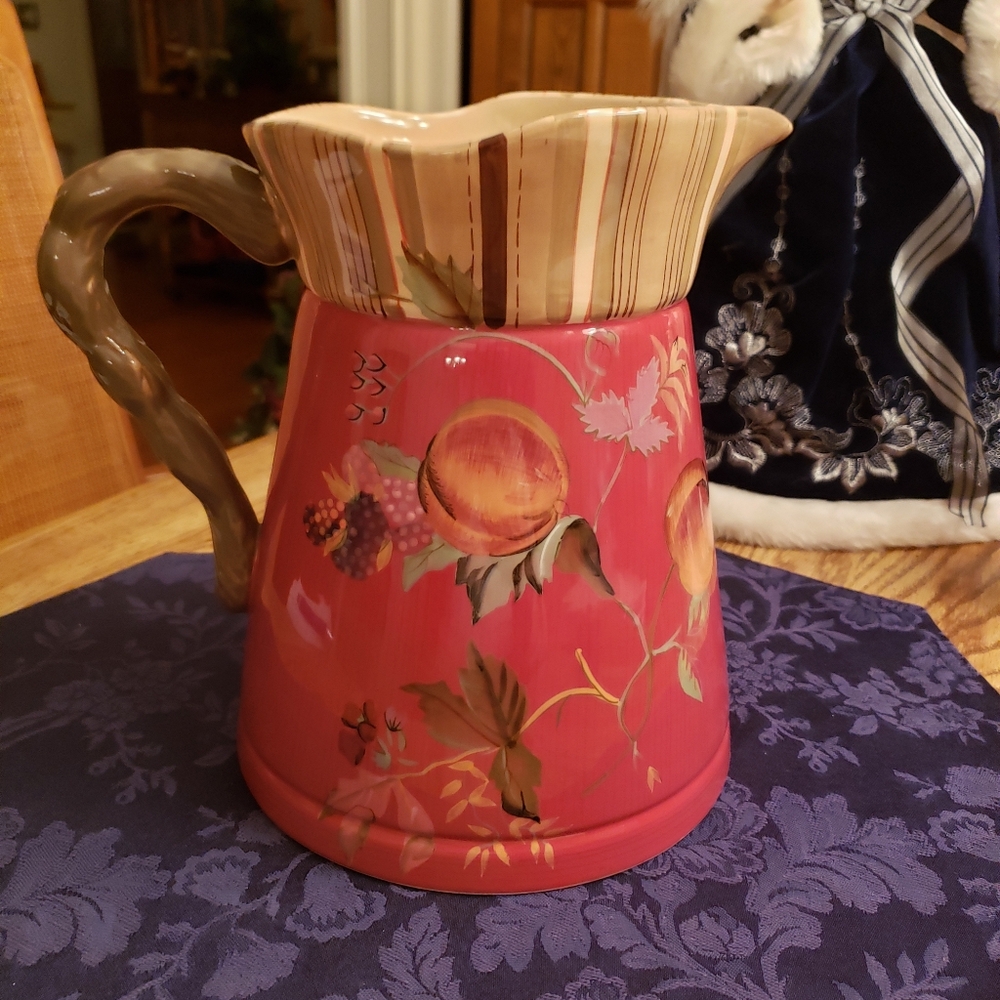 LARGE BEVERAGR WATER PITCHER